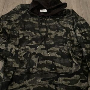 Mod on trend camouflage sweatshirt NWOT Large